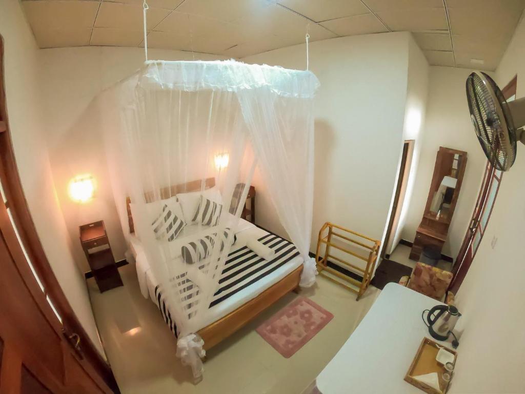 Postel nebo postele na pokoji v ubytování Ritz inn Ella