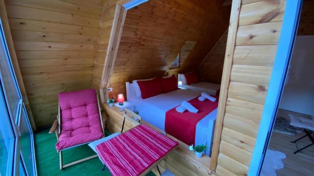 Postel nebo postele na pokoji v ubytování Bujtina Miqesia