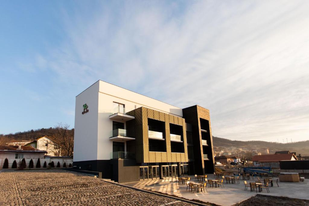 Nespecifikovaný výhled na hory nebo výhled na hory při pohledu z hotelu