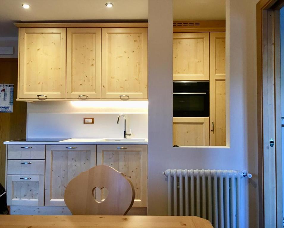 Una cocina o cocineta en EMARGHE, CASA A MOENA