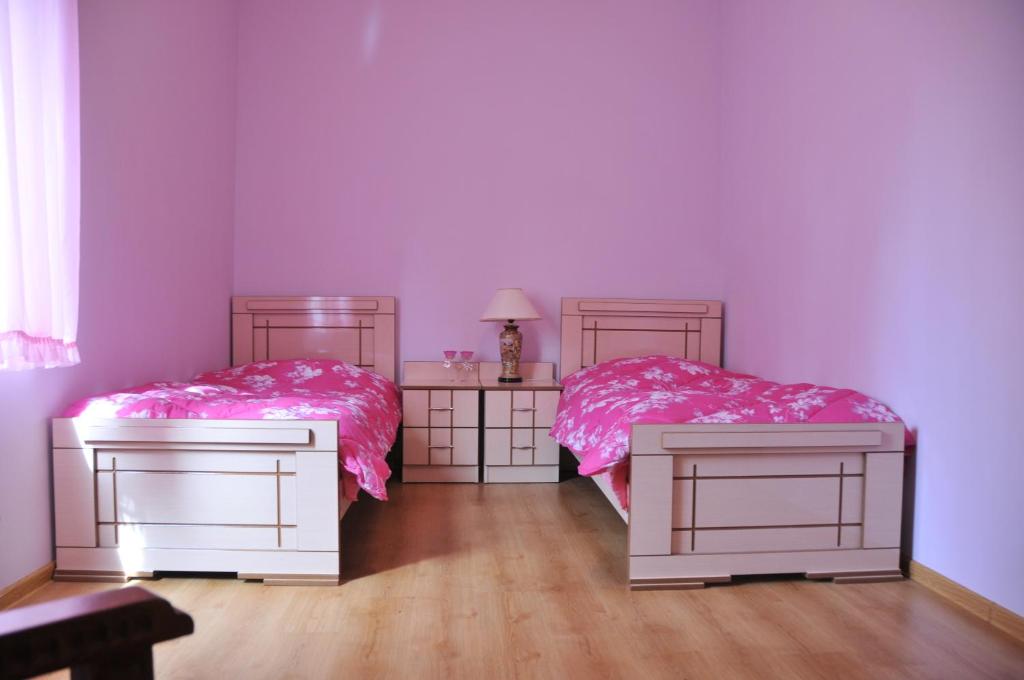 Postel nebo postele na pokoji v ubytování Guest House Ukimerioni