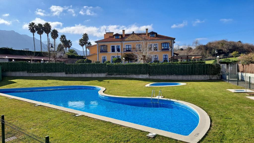 a swimming pool in the yard of a house at Acogedor apartamento en Llanes in Parres de Llanes