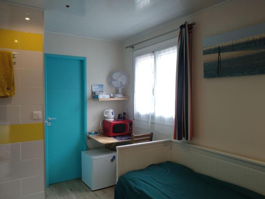 Η κουζίνα ή μικρή κουζίνα στο LOGEMENT SYMPA ENTRÉE INDÉPENDANTE PRÈS BORDEAUX 10kms