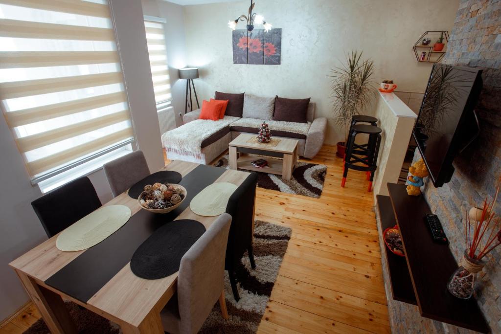 a living room with a table and a couch at Apartman Marija in Nova Varoš