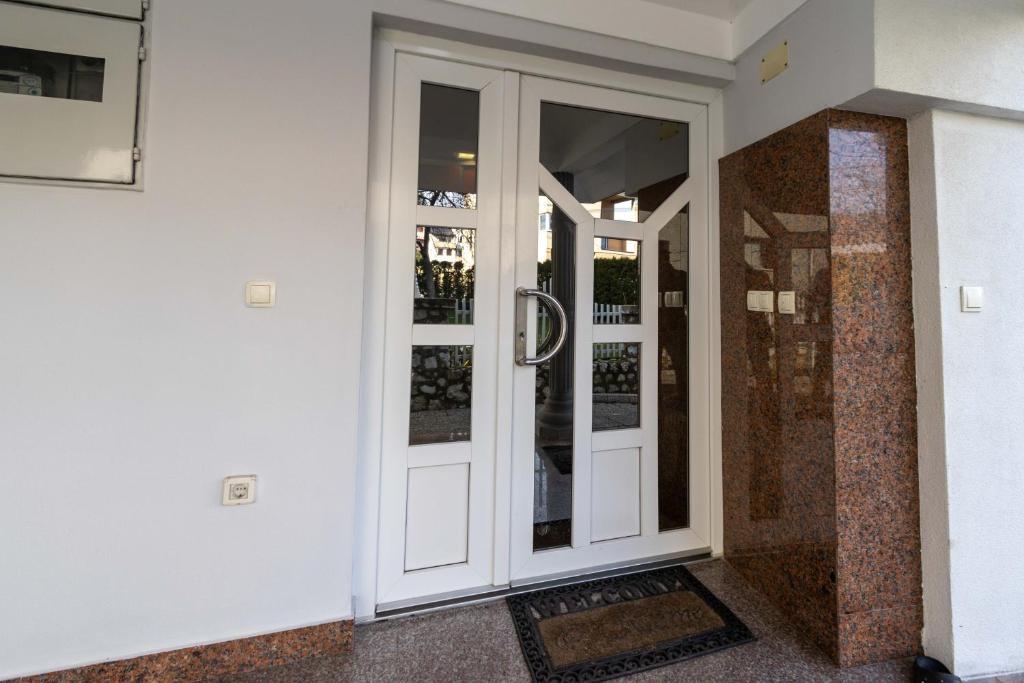 Apartments Arna - Three-Bedroom Apartment
