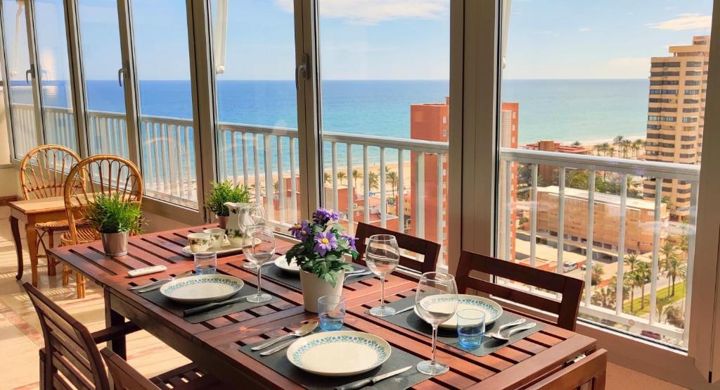 1 Min Beach, Sea Views, AC, Wifi, Pool, 3xTennis, Alicante ...