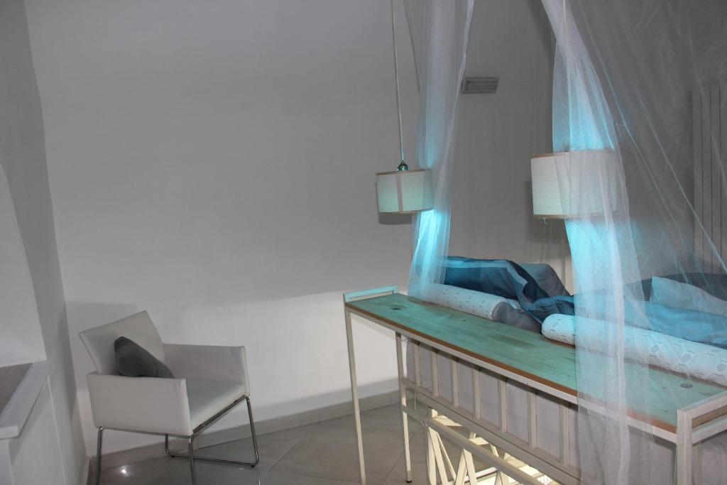 A bed or beds in a room at La casa di Ale a Chiaja