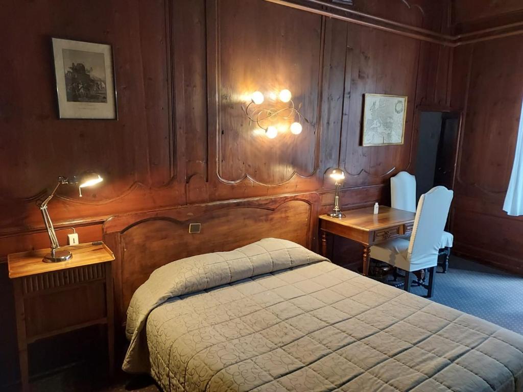 Postel nebo postele na pokoji v ubytování Château de Passières