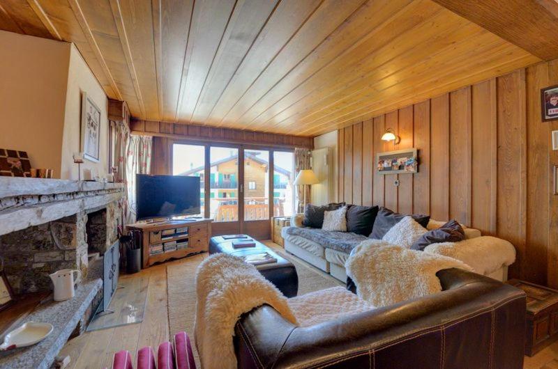 TV a/nebo společenská místnost v ubytování Ski-in, Chalet-style appt Central Verbier - 1 Min Walk to Lift