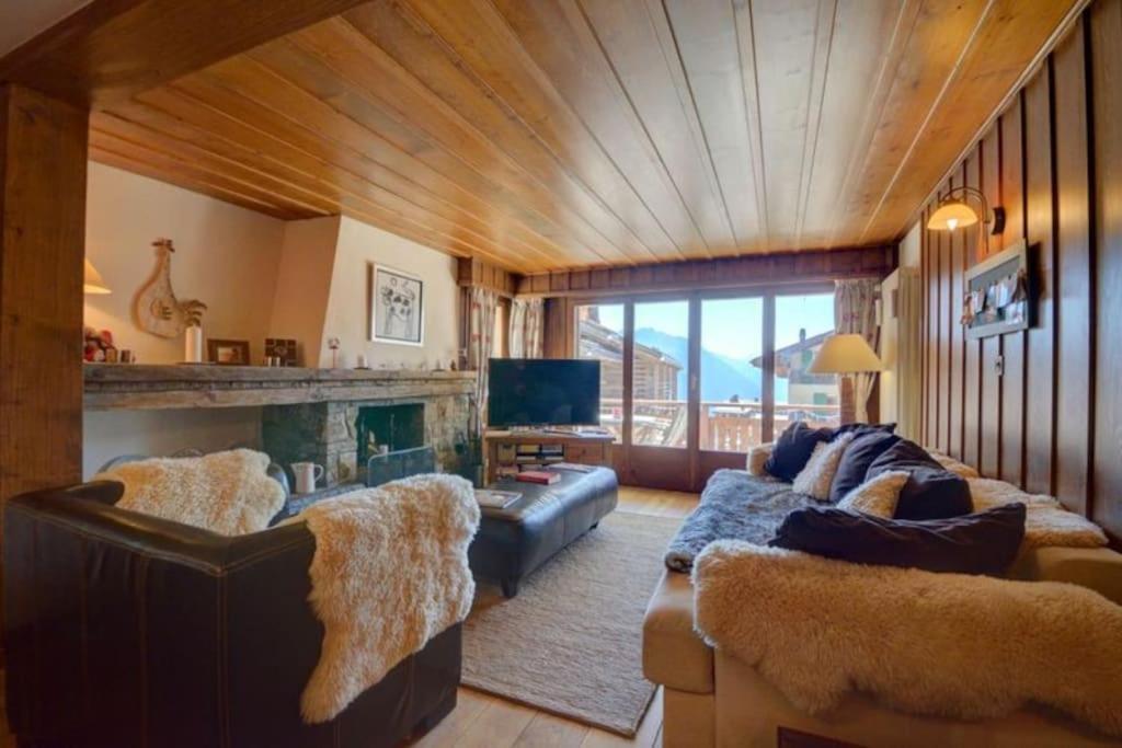 Posezení v ubytování Ski-in, Chalet-style appt Central Verbier - 1 Min Walk to Lift