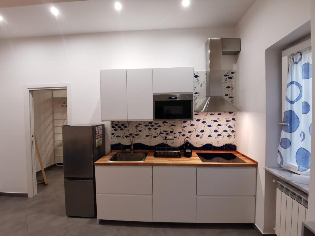 A kitchen or kitchenette at Octopus Vietri House
