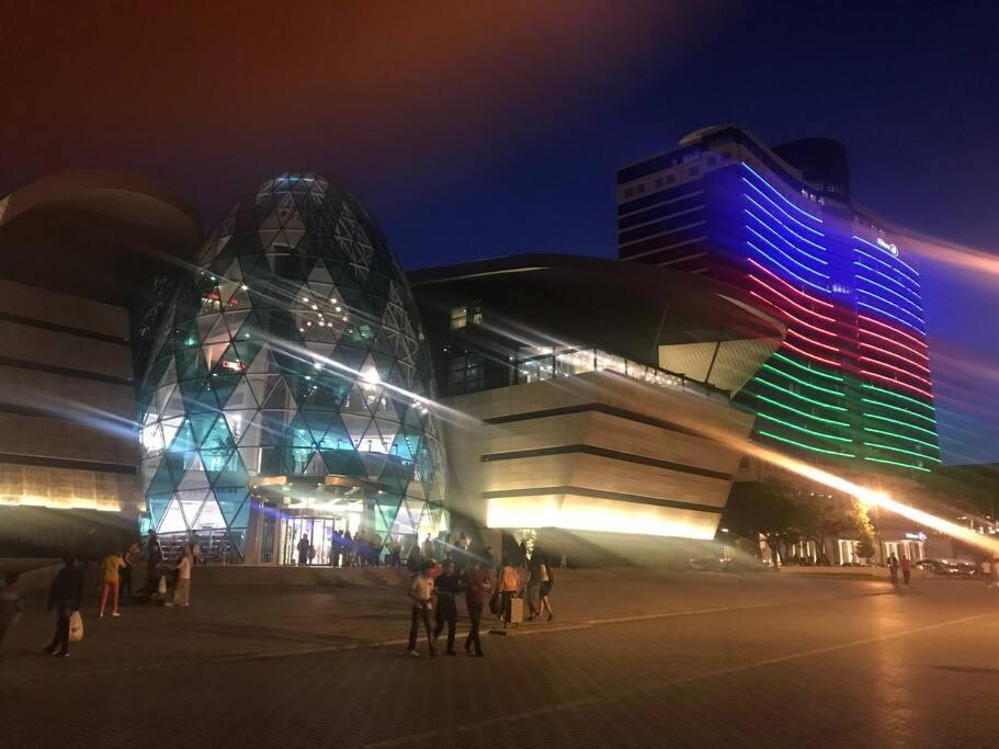 City Center seafront F1 View next to Hilton Hotel در باکو
