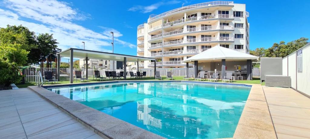 a swimming pool in front of a building at Fairways Golf & Beach Retreat Bribie Island in Woorim