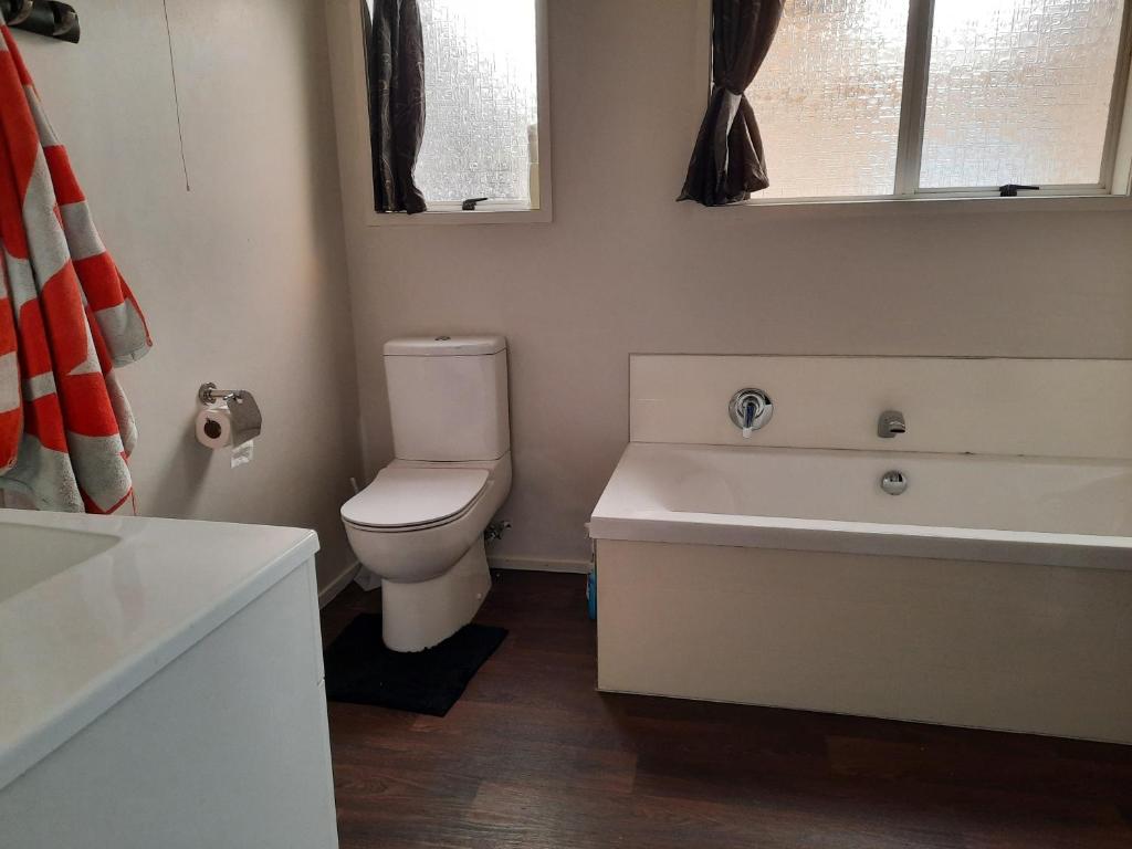 Holiday at Mount Maunganui - Resim 8