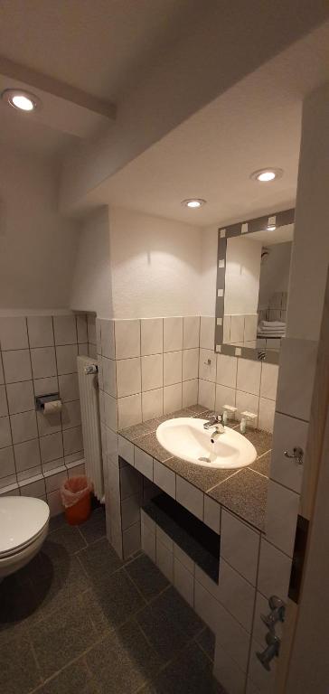 Koupelna v ubytování Hotel zur Krone