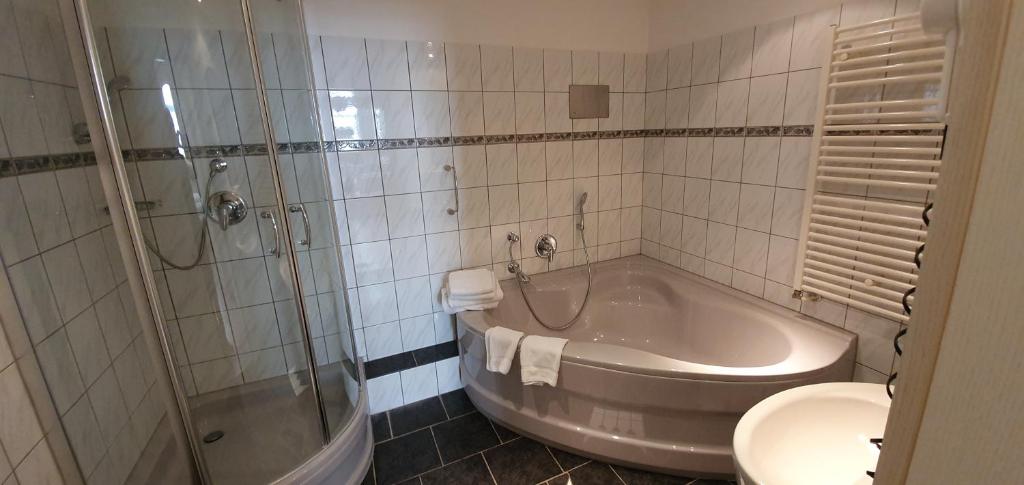 Koupelna v ubytování Hotel zur Krone