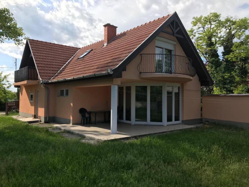 Fotografia z galérie ubytovania Nagy családok,baráti társaságok ideális üdülője. v Poroszló