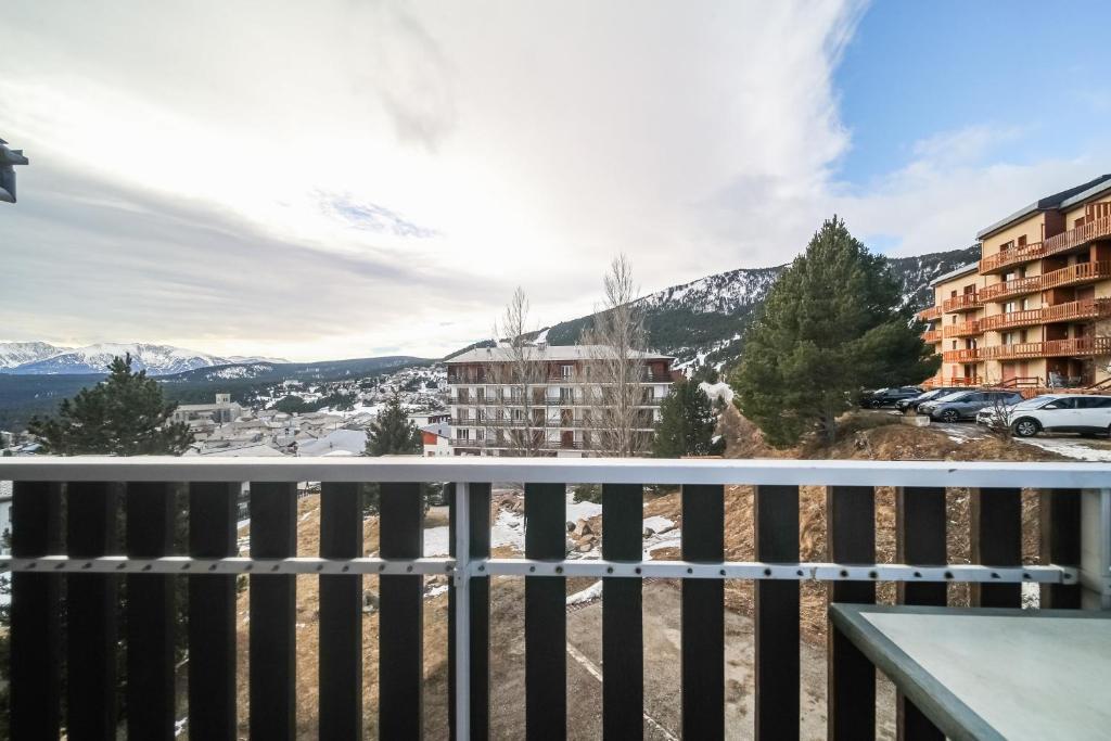 - un balcon avec vue dans l'établissement Le Tetrao, aux Angles