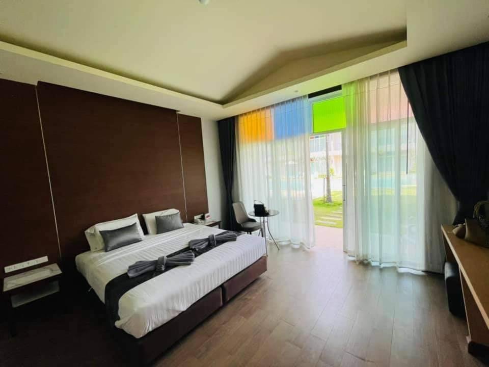 
Deluxe Double Room with Pool View
