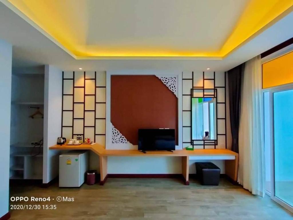Southern Airport Hotel Hatyai - Deluxe Çift Kişilik Oda - Havuz Manzaralı