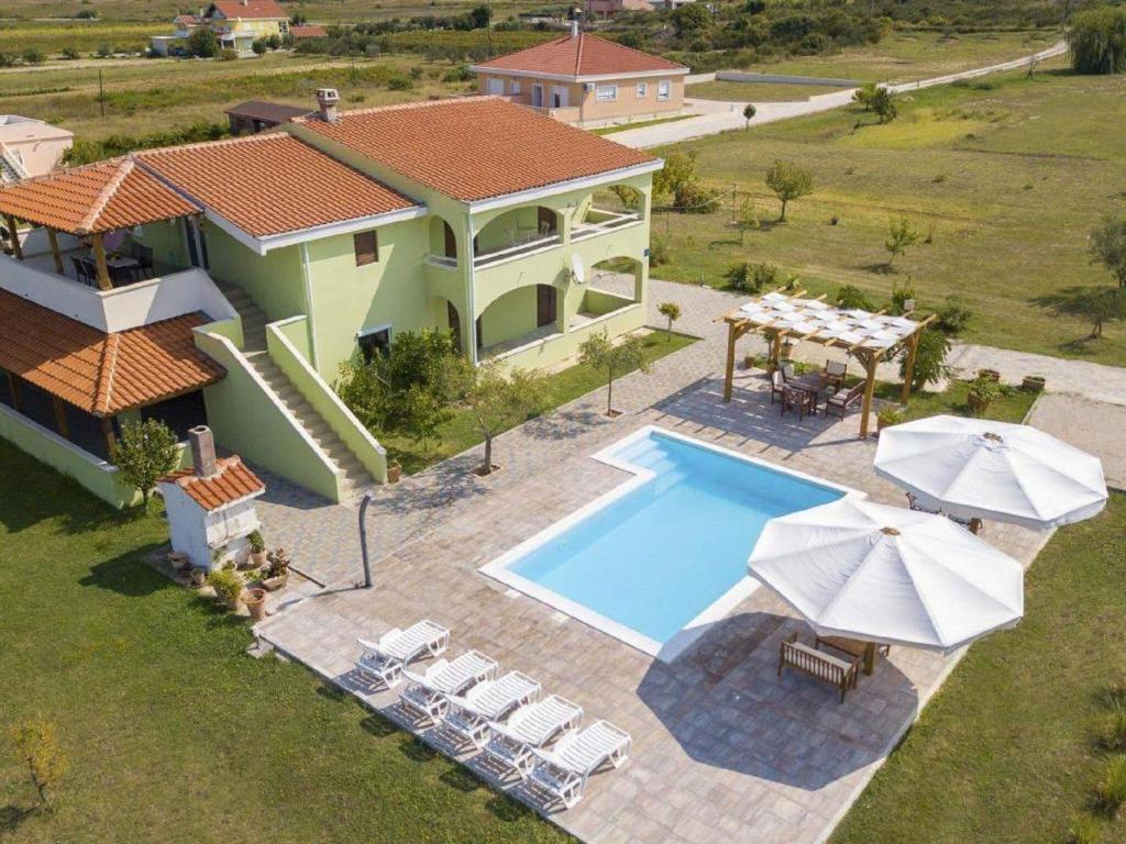 an aerial view of a house with a swimming pool at Lovely apartment with swimming pool in Ljubač