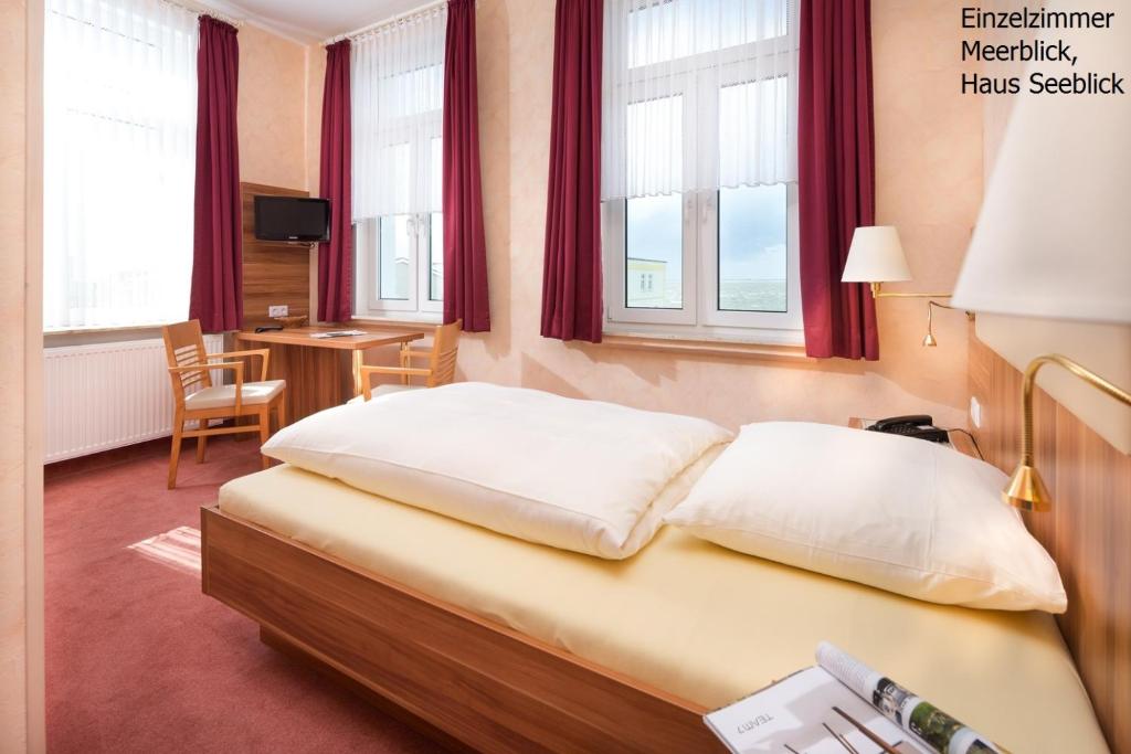 Postel nebo postele na pokoji v ubytování Haus Seeblick