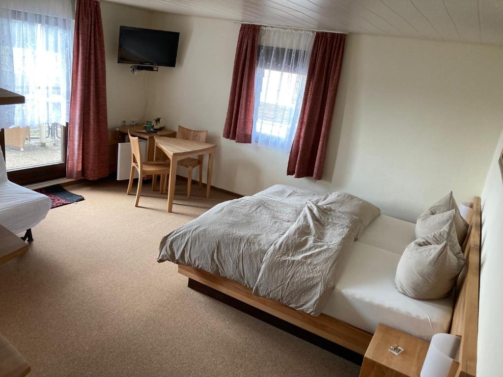 Postel nebo postele na pokoji v ubytování Hotel-Pension- Vesperstube Waldblick