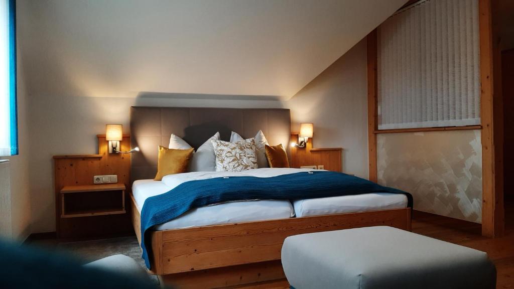 Postel nebo postele na pokoji v ubytování Hotel Garni Landhaus Florian