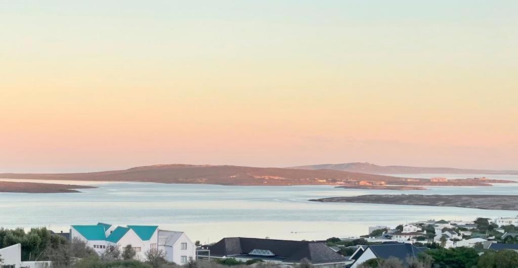 una vista di una città e di uno specchio d'acqua di Views at 69 B&B a Langebaan
