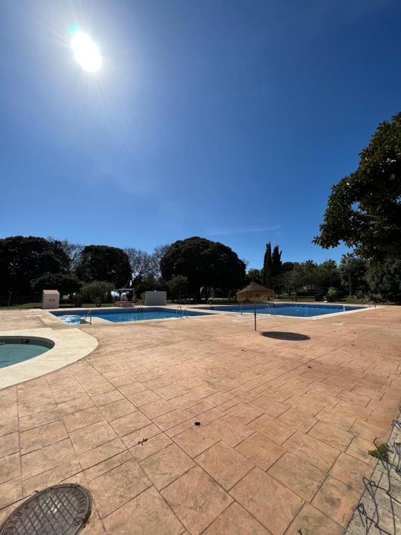 Bazén v ubytování Holiday apartment Edificio Iris, Benalmádena nebo v jeho okolí