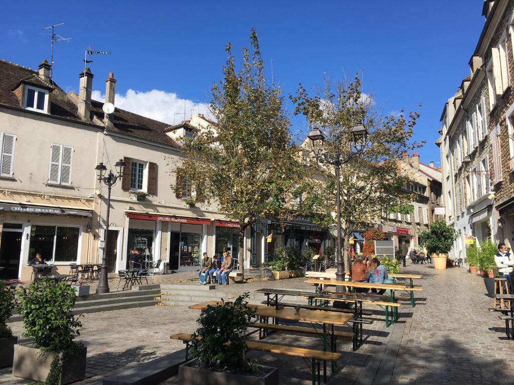 Le Saint Jean, Melun – Updated 2023 Prices