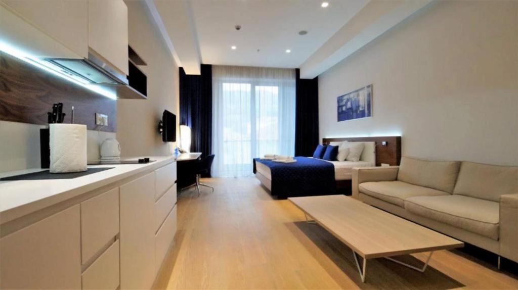 Kuchyň nebo kuchyňský kout v ubytování Condo Studio Plaza