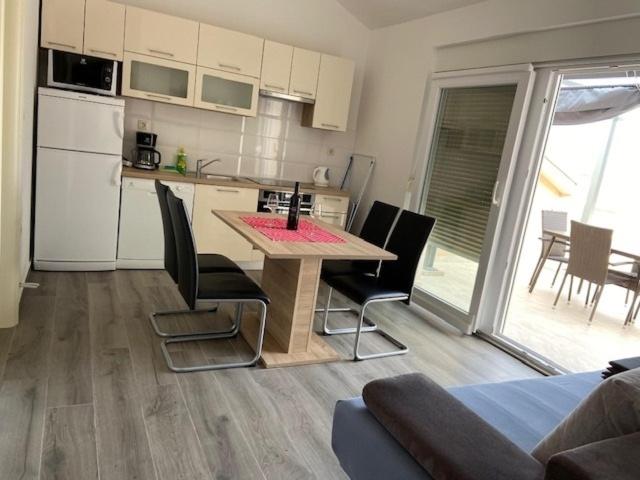 Kuchyň nebo kuchyňský kout v ubytování Apartment in Punat with sea view, terrace, air conditioning, WiFi 4534-4