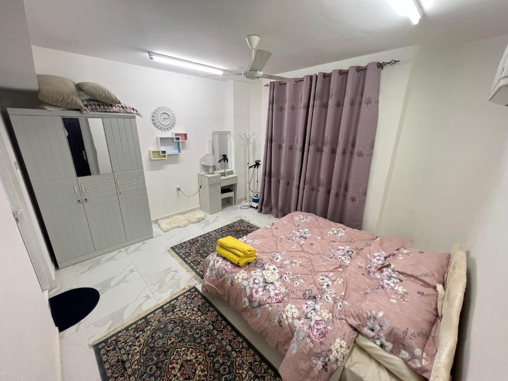 Postel nebo postele na pokoji v ubytování smart room