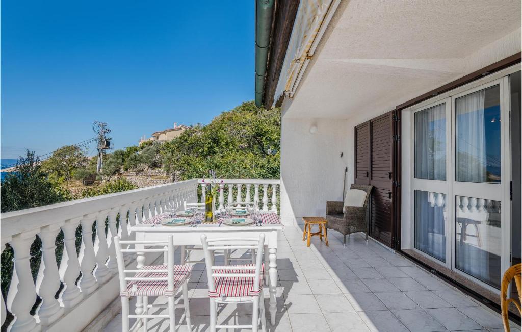Balkon lub taras w obiekcie 1 Bedroom Nice Apartment In Stara Baska