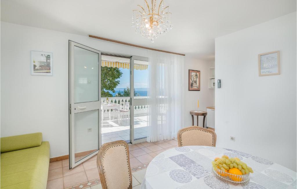 Zdjęcie z galerii obiektu 1 Bedroom Nice Apartment In Stara Baska w mieście Stara Baška