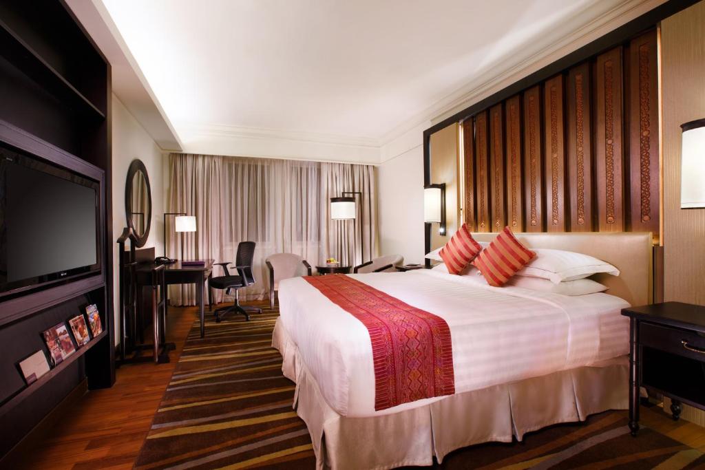 A bed or beds in a room at PARKROYAL Yangon