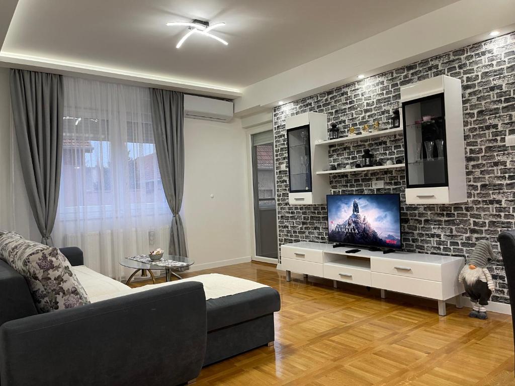 TV a/nebo společenská místnost v ubytování Apartman MDB