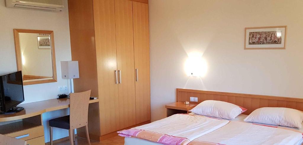 Postel nebo postele na pokoji v ubytování Apartments AD Radenci