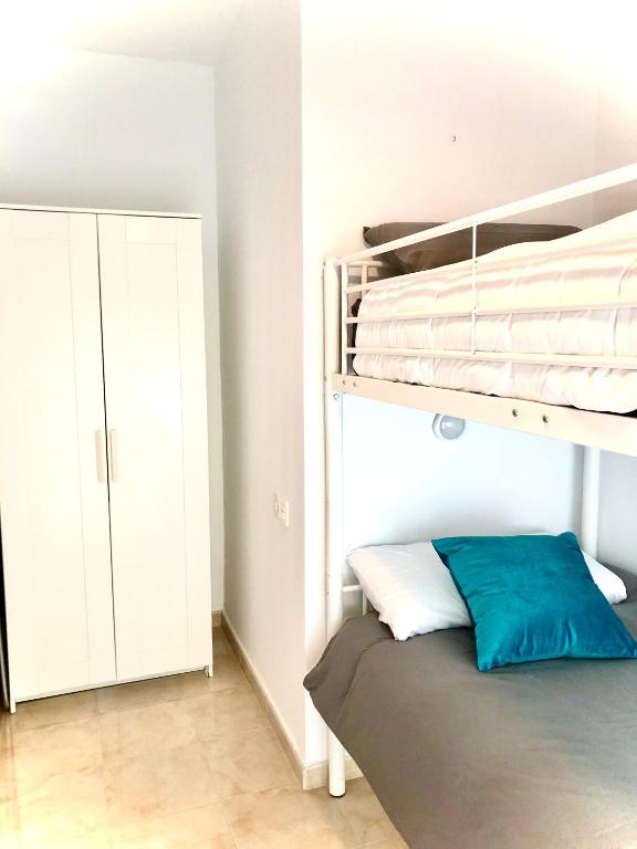 Posteľ alebo postele v izbe v ubytovaní Apartamentos Cruz Granada