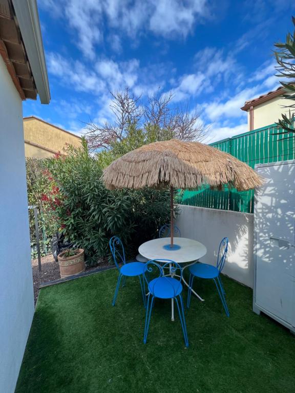 Zahrada ubytování Studio RIQUET indépendant attenant à Villa