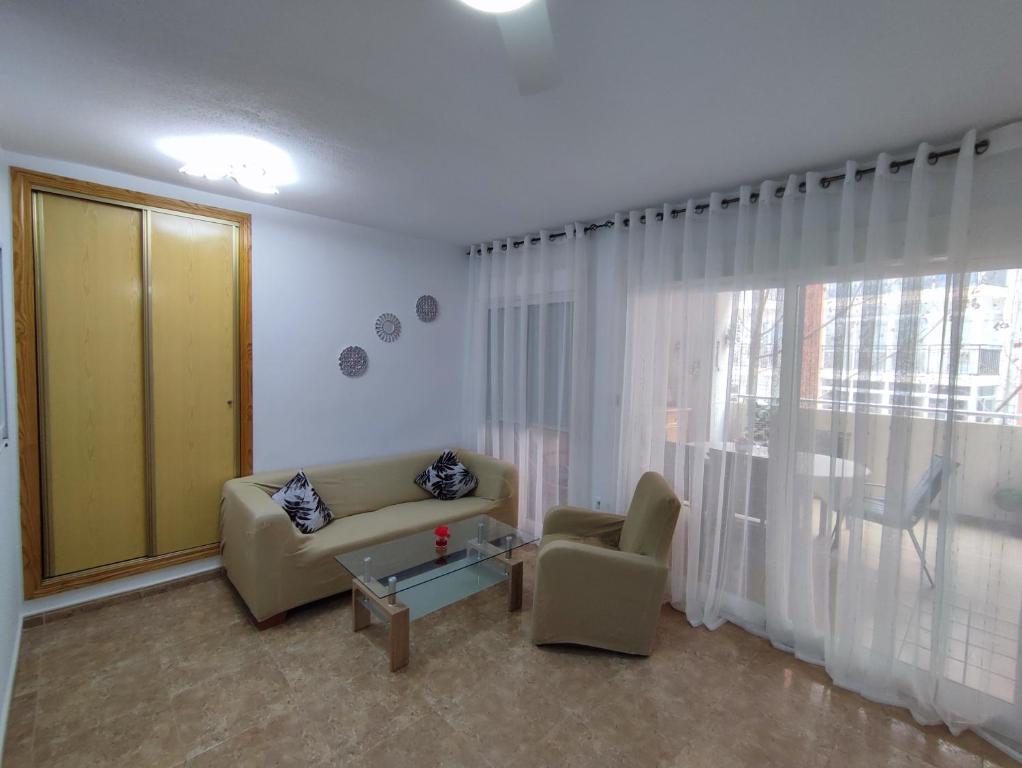 Posezení v ubytování Albamar Apartamento 6 personas con parking cerca de la playa