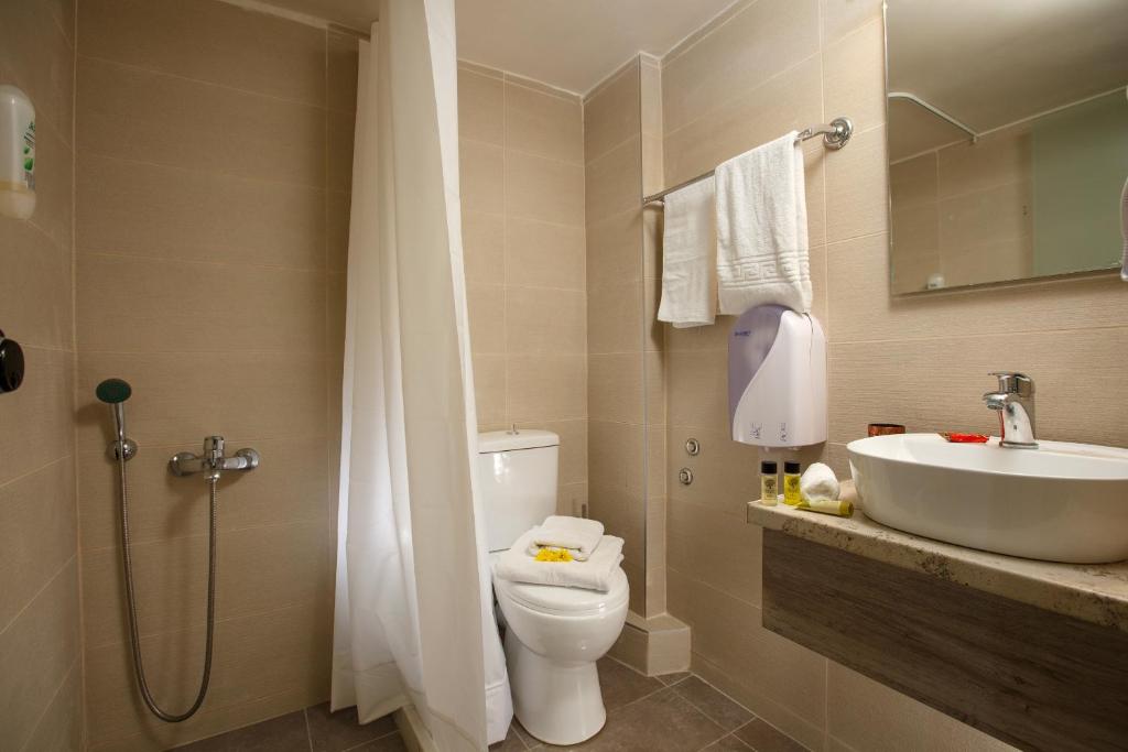 A bathroom at Asterion Hotel