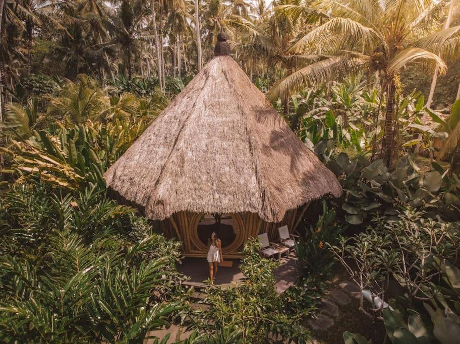 Galeriebild der Unterkunft Pondok Kebun - 1 bd Eco Bamboo House, Pool, Garden in Bringkit