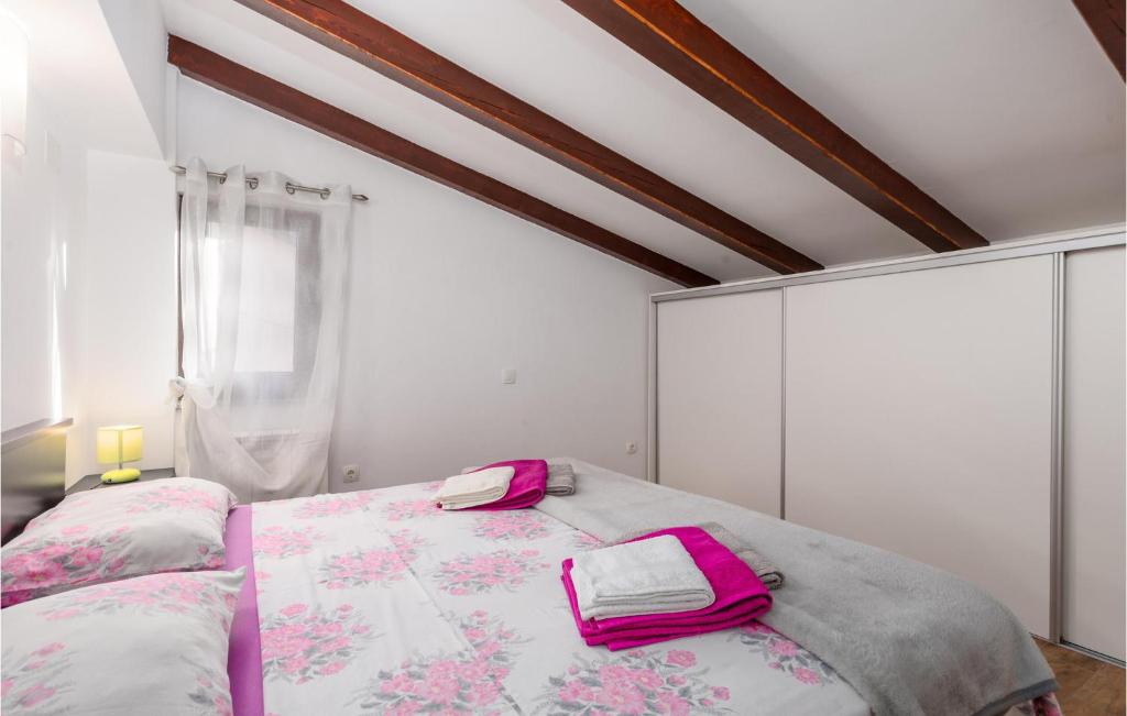 Posteľ alebo postele v izbe v ubytovaní Beautiful Apartment In Rijeka