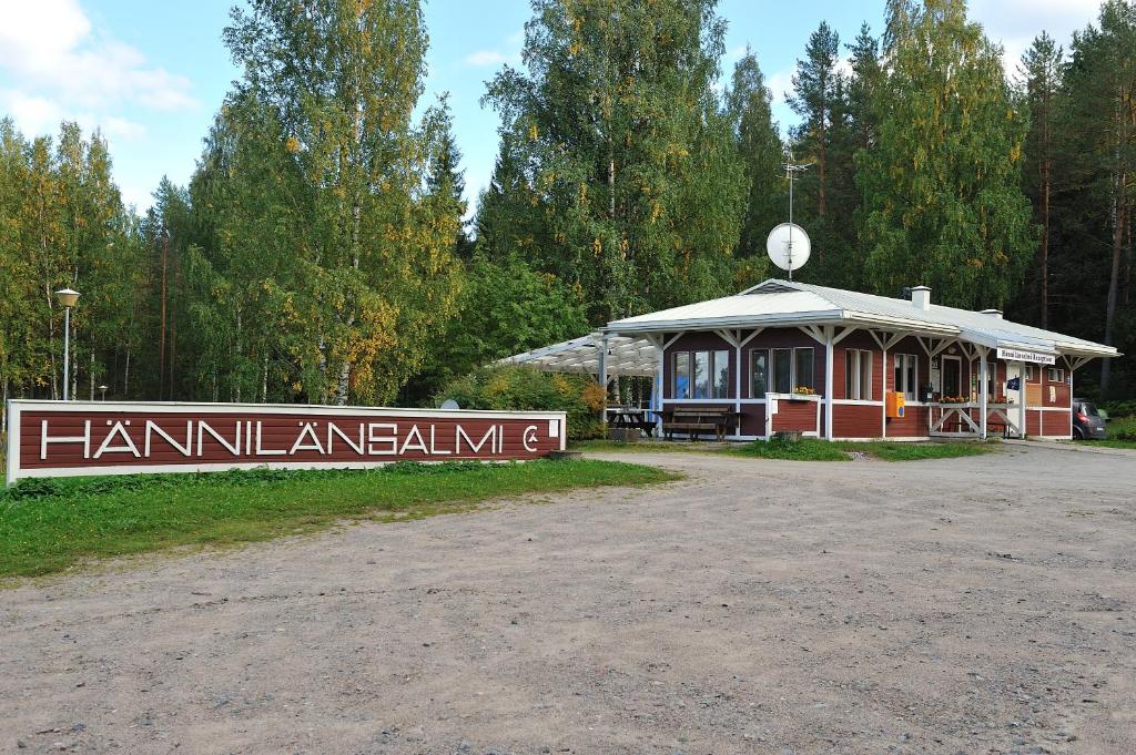 Rakennus, jossa leirintäalue sijaitsee