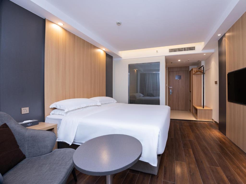 Postel nebo postele na pokoji v ubytování Country Inn&Suites by Radisson, Shanghai PVG