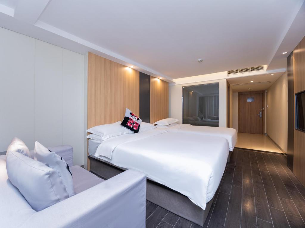 Postel nebo postele na pokoji v ubytování Country Inn&Suites by Radisson, Shanghai PVG
