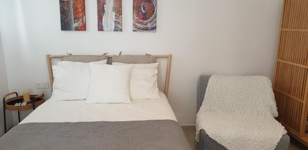 Postel nebo postele na pokoji v ubytování La Playa Studio Mykonos