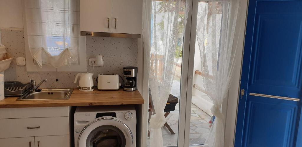 Kuchyň nebo kuchyňský kout v ubytování La Playa Studio Mykonos
